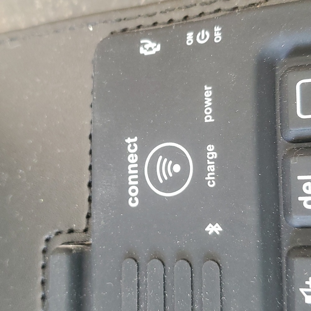 Bluetooth Ipad Keyboard Case - Picture 6 of 6